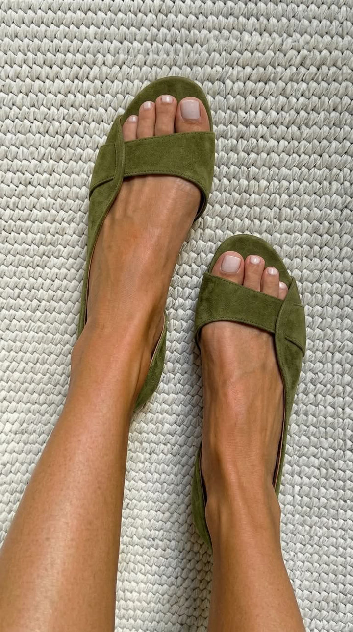 Casual low-heeled suede slingback open-toe sandals